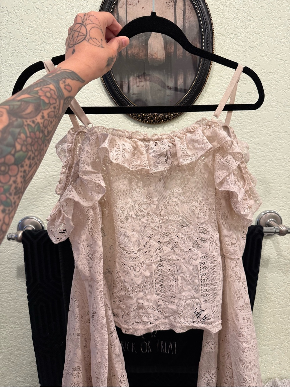Killstar Breathless Lace Bardot Ivory Cream Lace Off-Shoulder Bell Sleeve Gothic - Picture 10 of 10